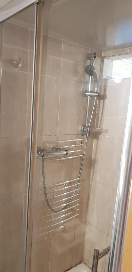 Private Basement Studio Flat With Modern Features Leilighet Huddersfield Eksteriør bilde