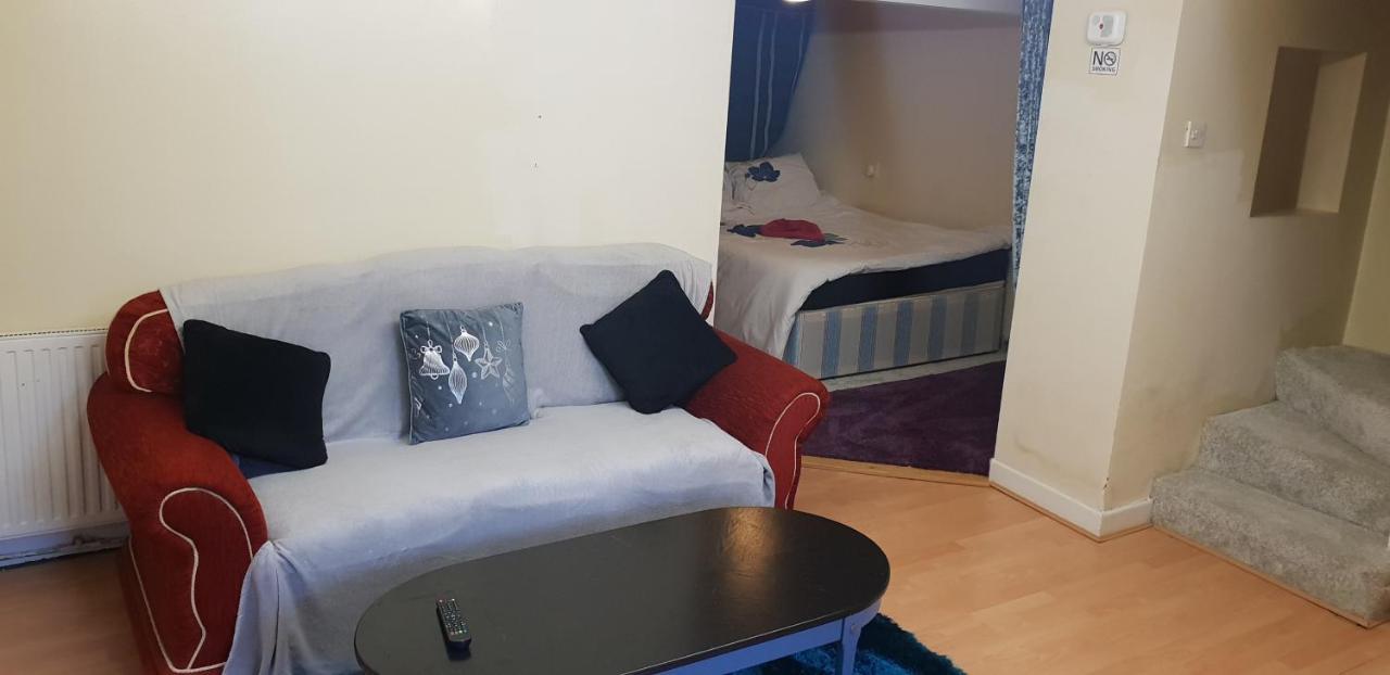 Private Basement Studio Flat With Modern Features Leilighet Huddersfield Eksteriør bilde