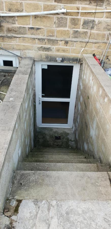 Private Basement Studio Flat With Modern Features Leilighet Huddersfield Eksteriør bilde